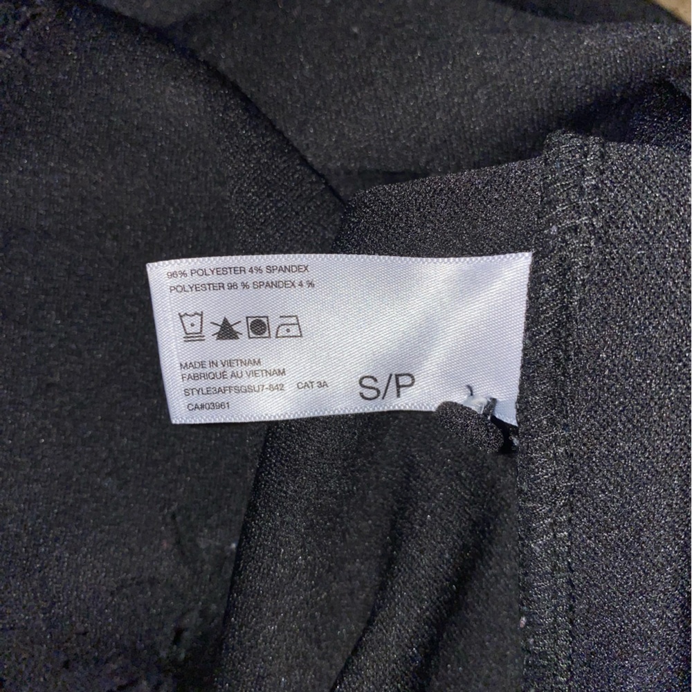Alfred Sung Black Scalloped Edge Short Sleeve Top - Picture 8 of 8